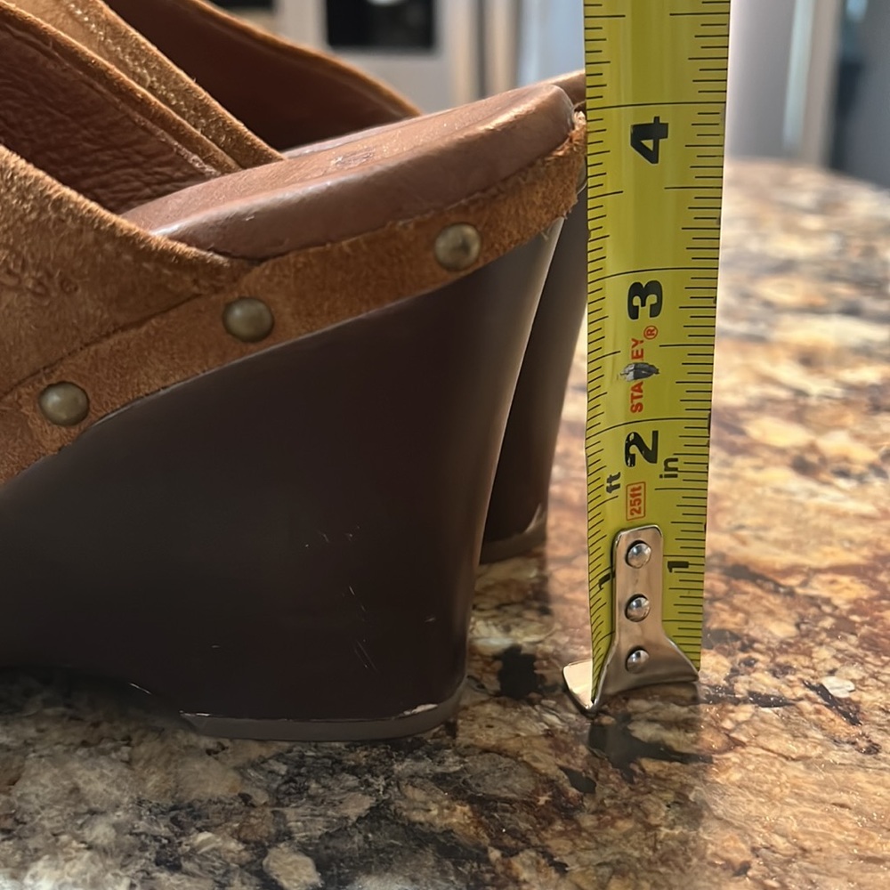 Ugg Clogs - Picture 8 of 8